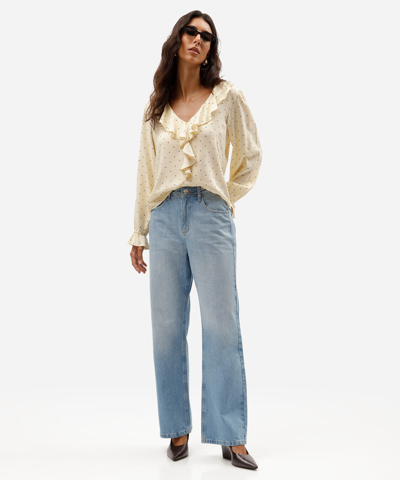blusa feminina com babados e estampa poá de chiffon amarela