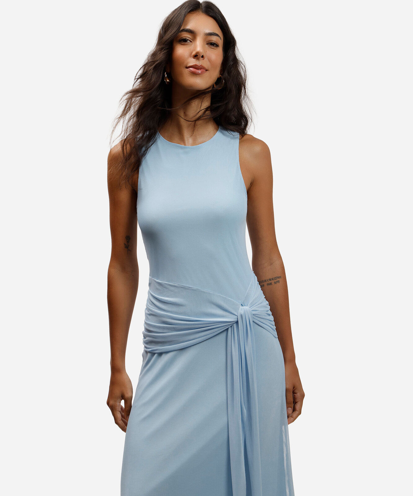 vestido longo feminino de tule com amarração azul