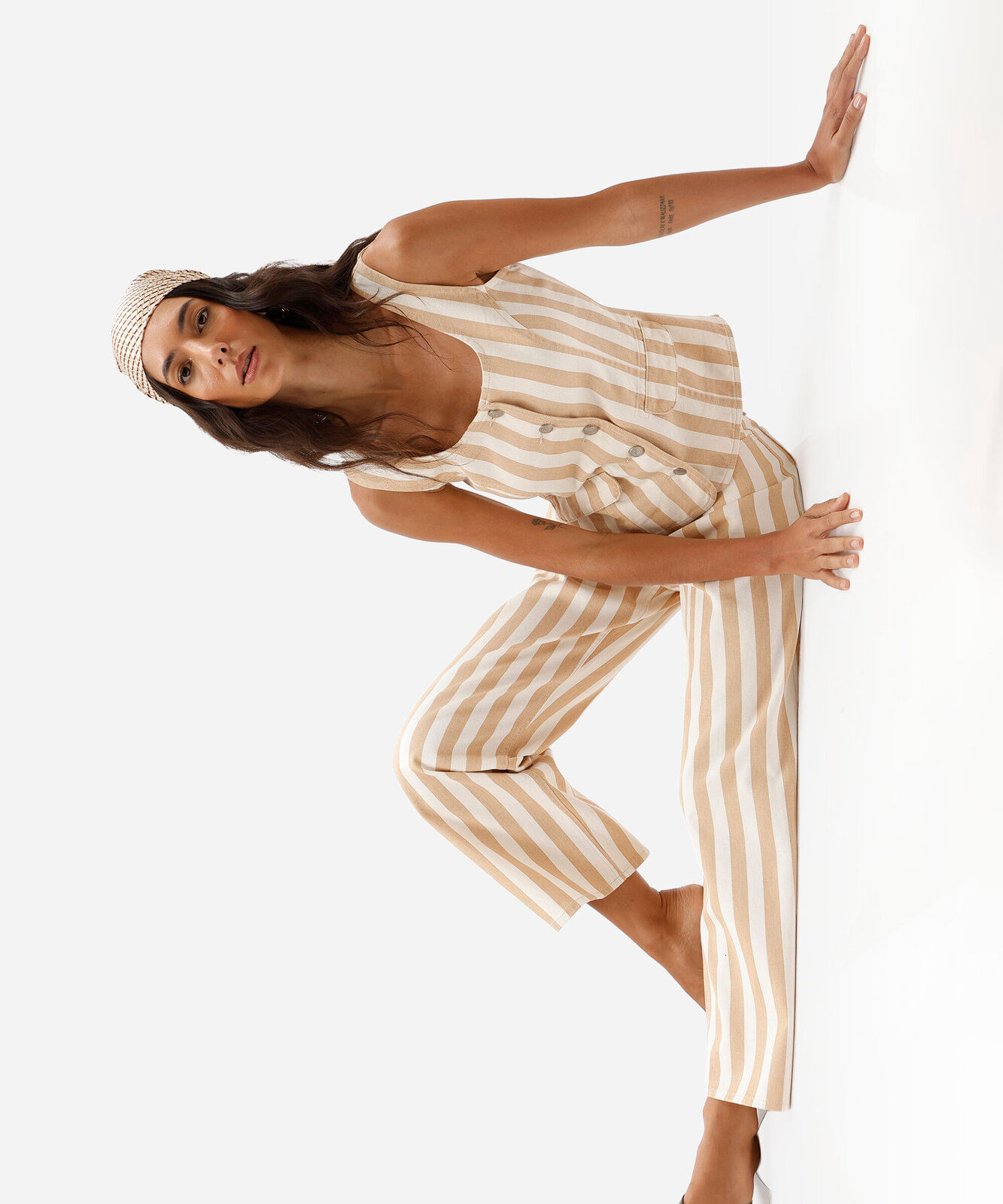 calça wide leg slim cropped feminina de sarja listrada off white