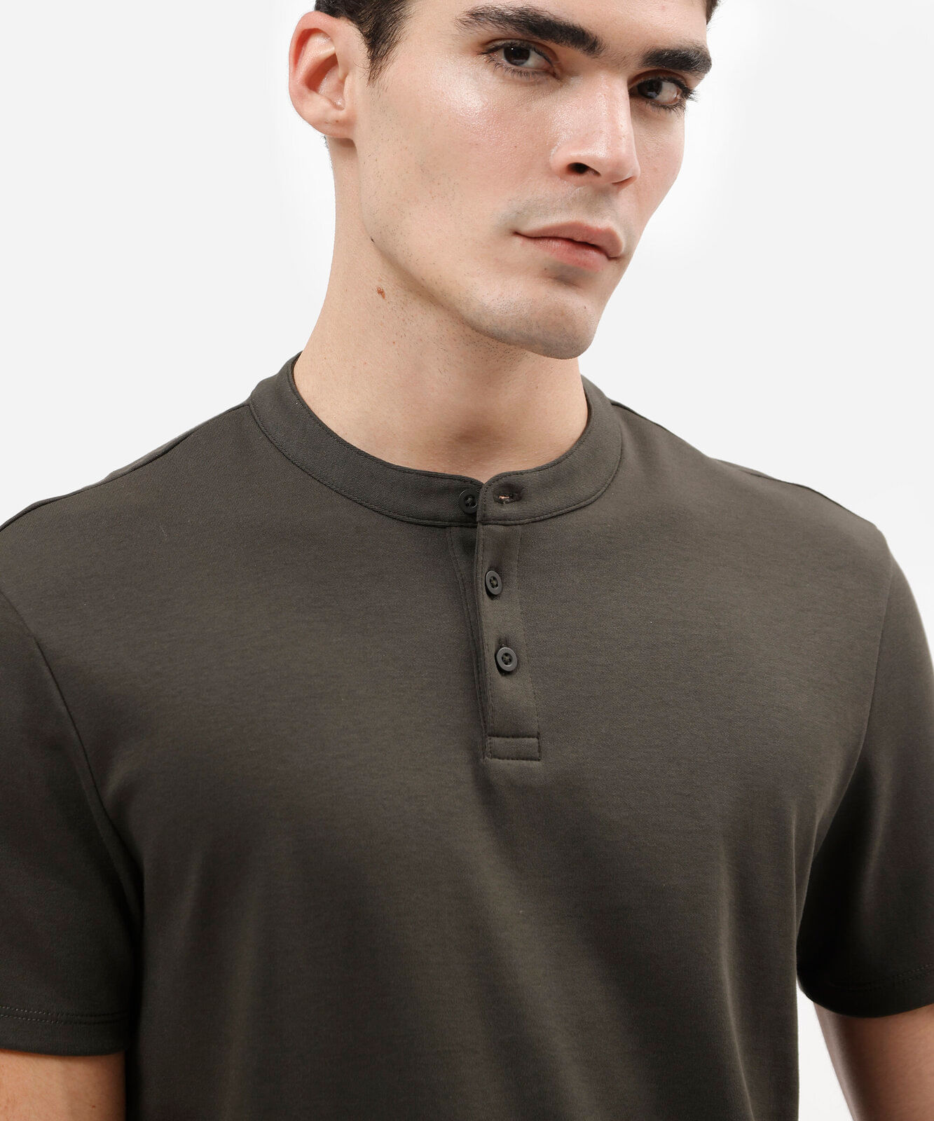 camiseta masculina de algodão peruano gola henley manga curta verde