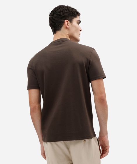camiseta masculina de algodão peruano gola henley manga curta marrom