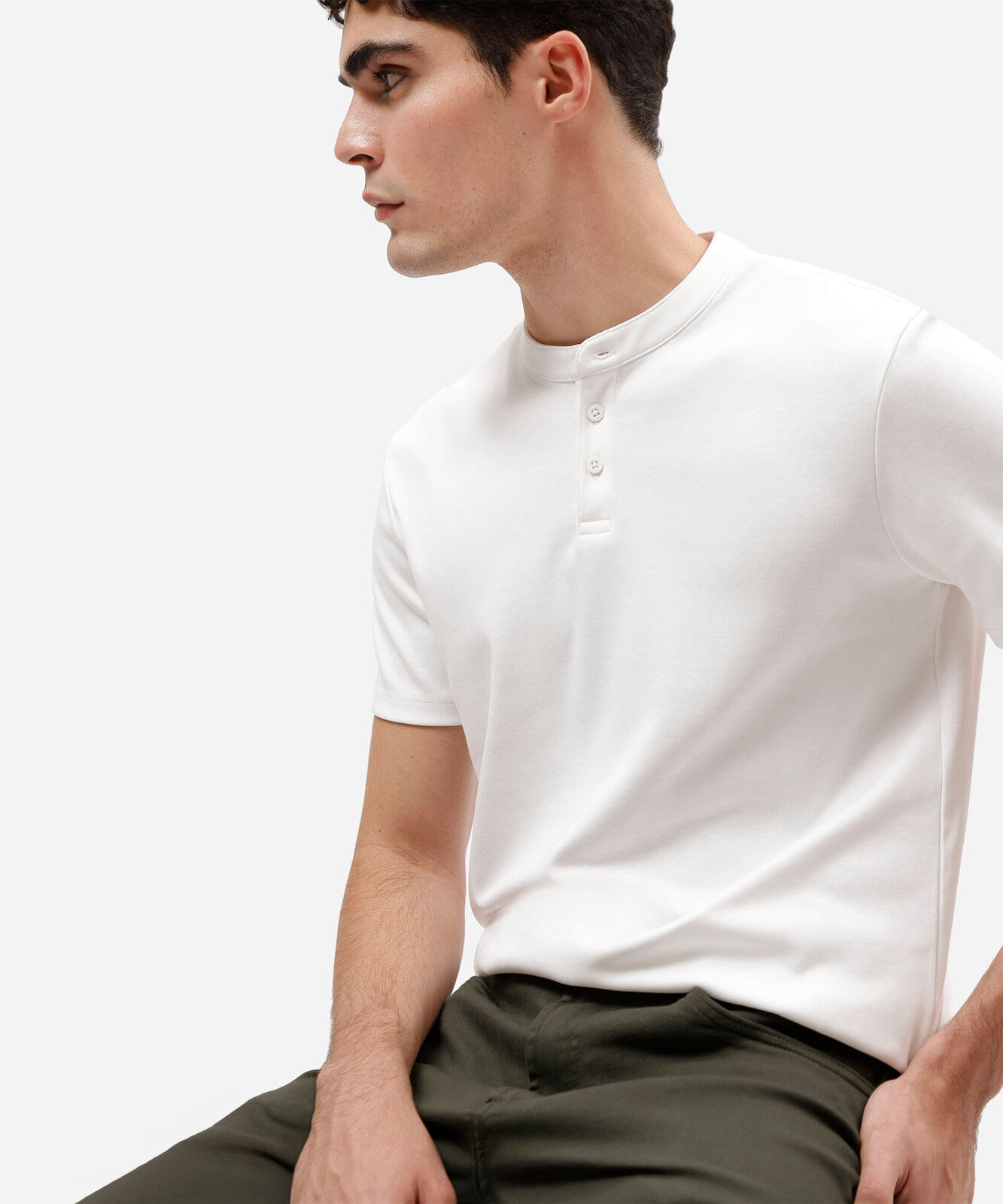 camiseta masculina de algodão peruano gola henley manga curta branca