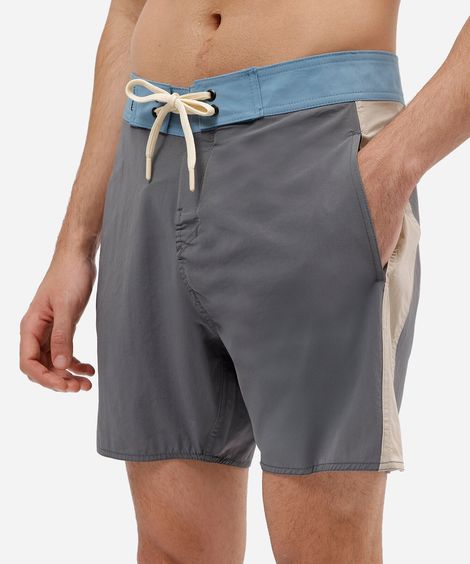 short boardshort masculino com recorte cinza