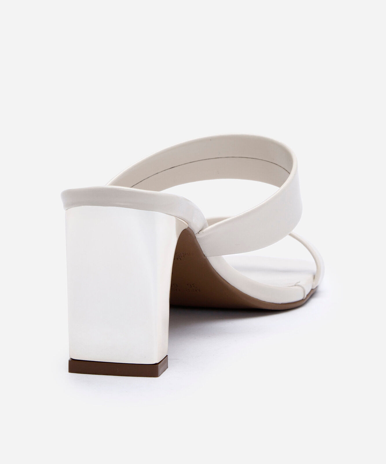 sandália feminina com tiras e bico quadrado off white