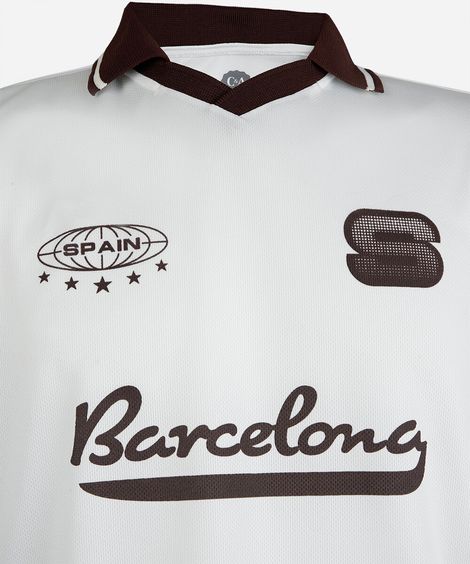 camiseta esportiva juvenil com gola e recorte estampada off white