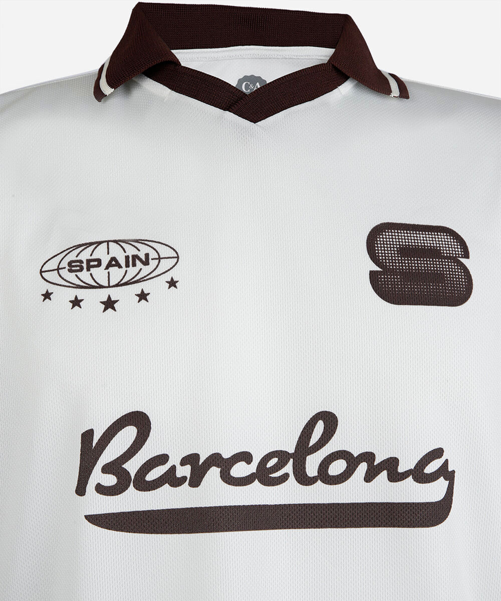 camiseta esportiva juvenil com gola e recorte estampada off white