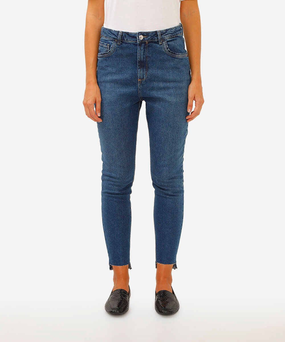 calça jeans skinny cintura super alta barra assimétrica azul