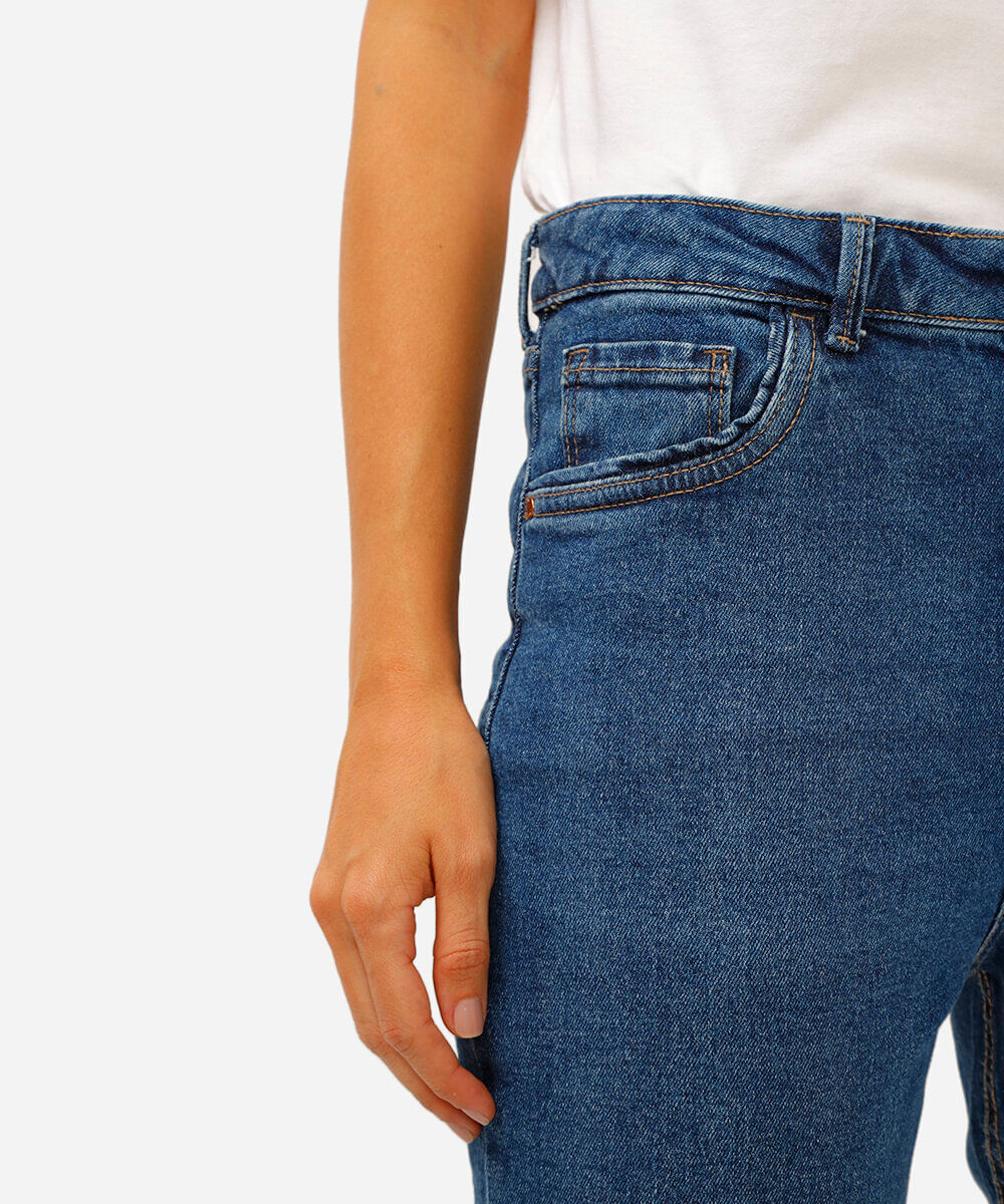 calça jeans skinny cintura super alta barra assimétrica azul