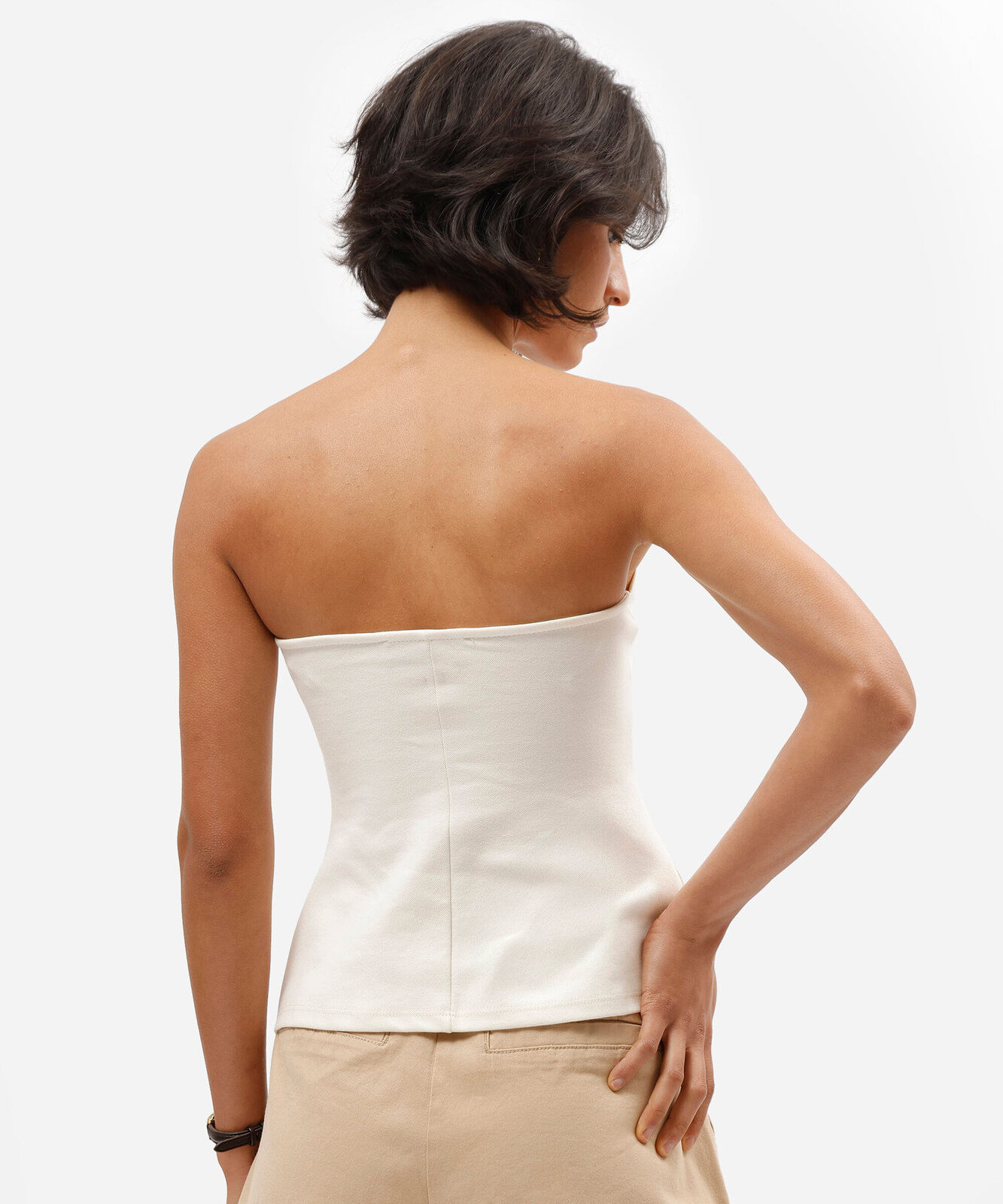 top feminino estruturado estilo corset sem alças com decote coração off white