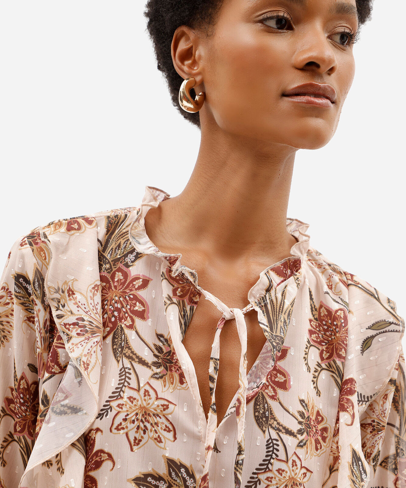 bata feminina manga longa com babados floral bege