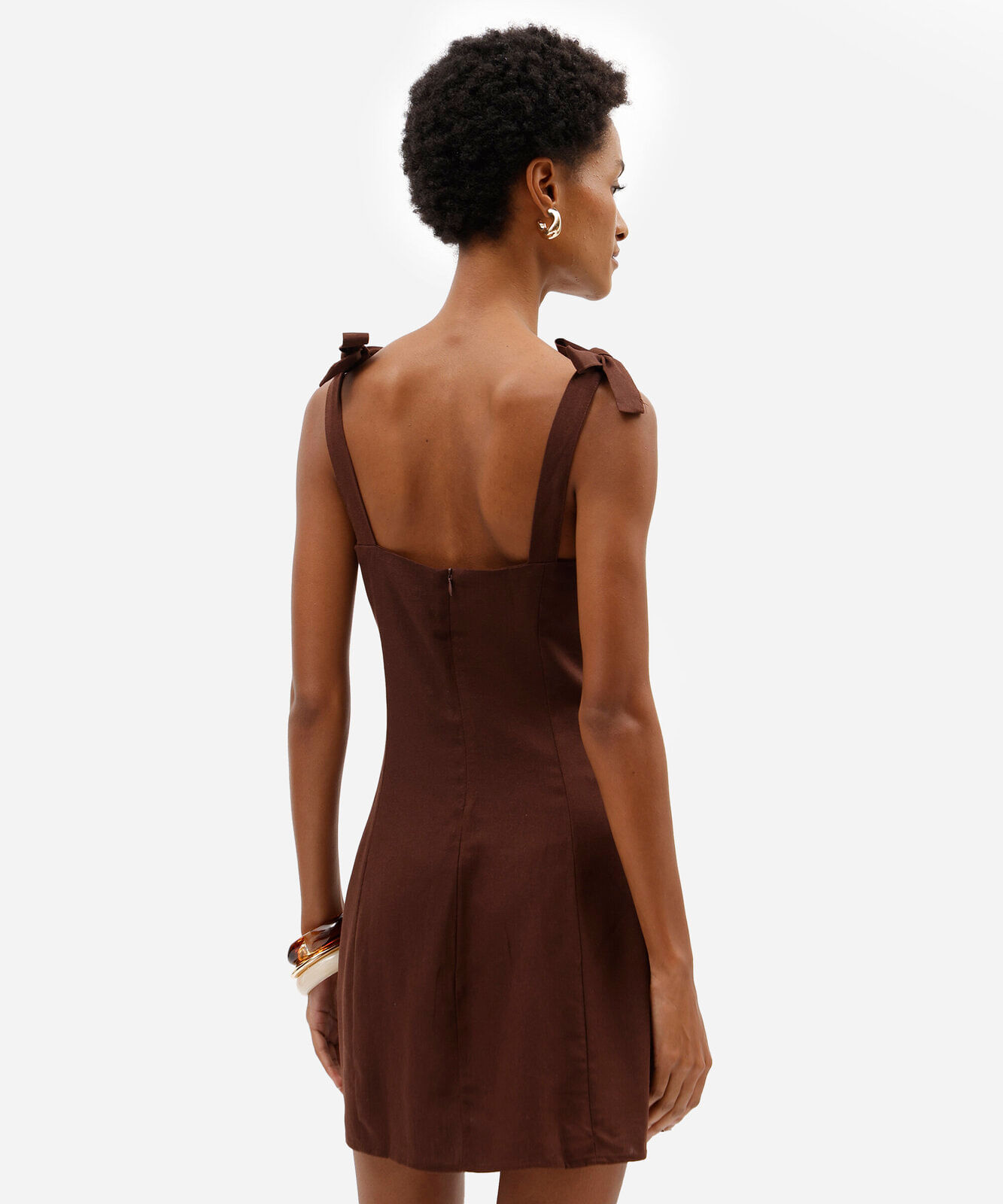 vestido curto feminino com linho e amarração marrom