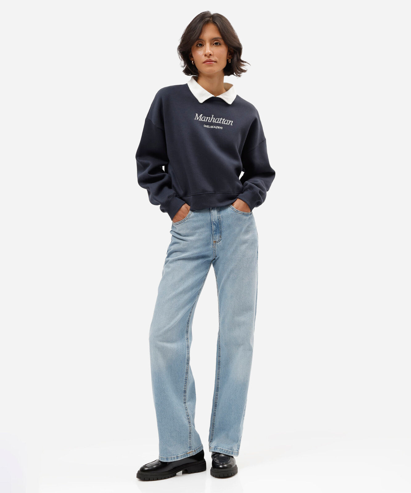 blusão feminino de moletom com gola e bordado azul
