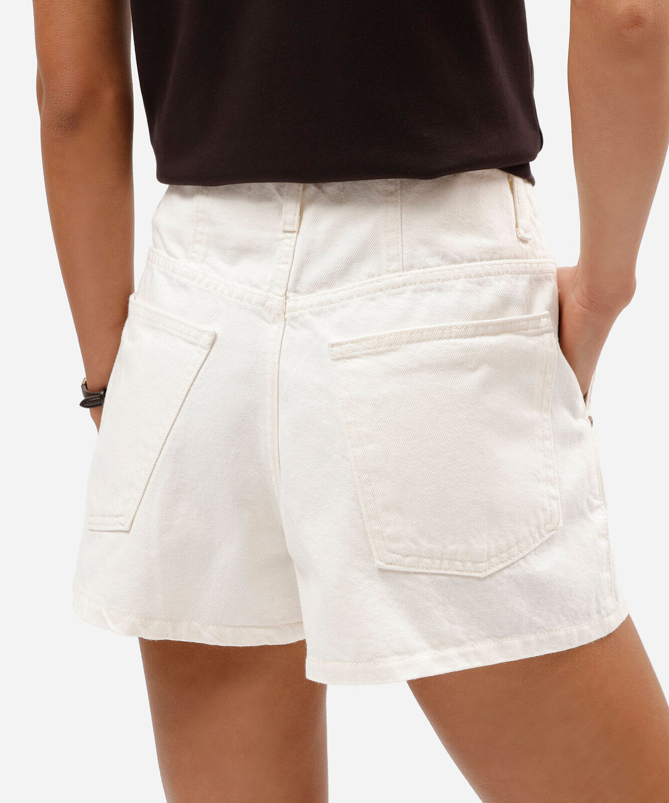 short feminino de sarja com fendas cintura alta off white