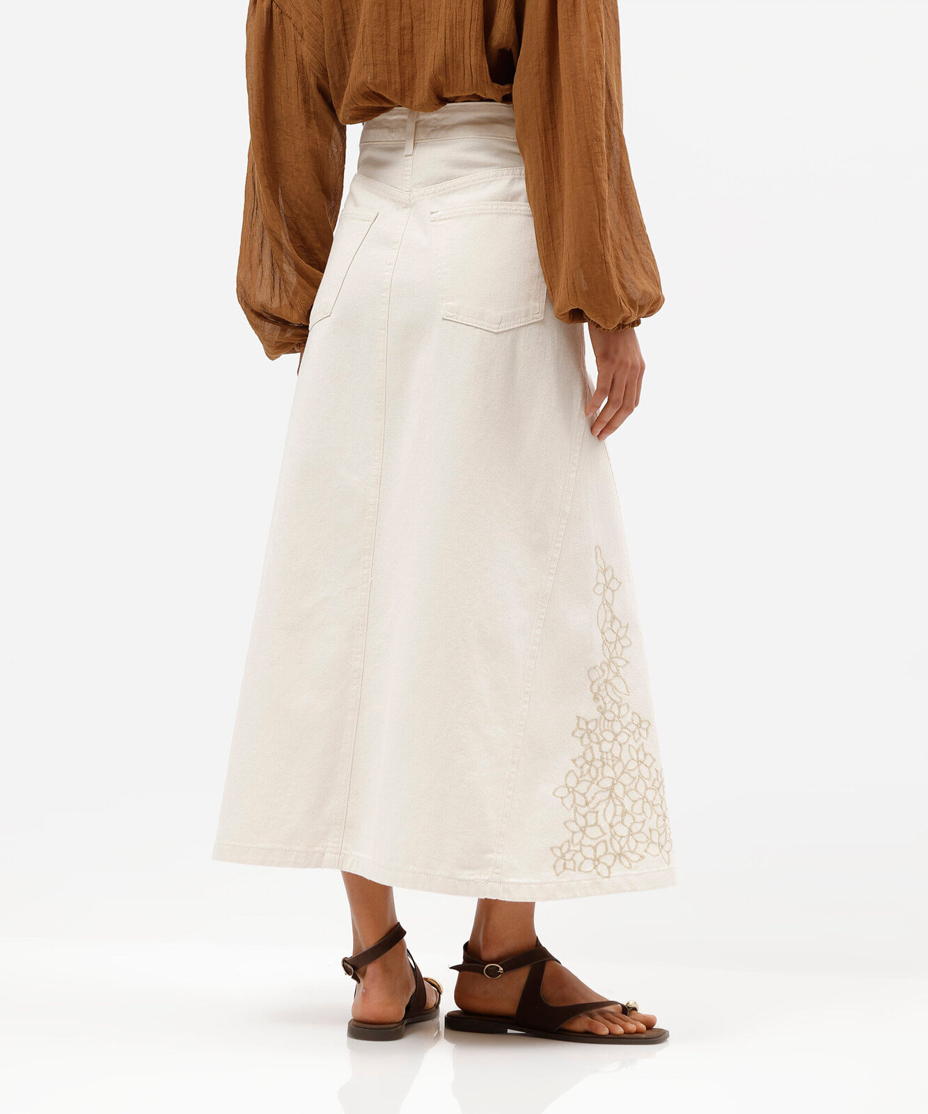 saia midi feminina de sarja com bordado floral off white
