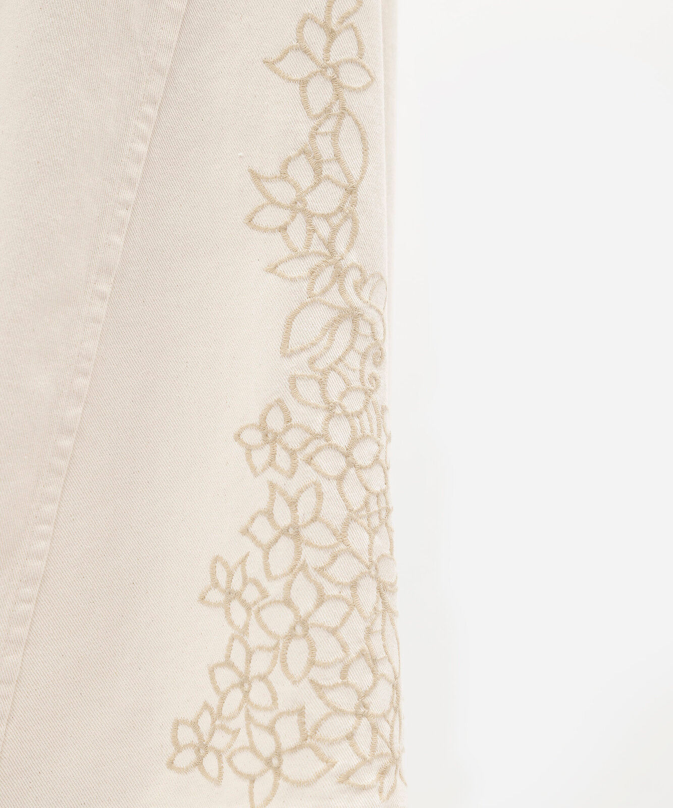 saia midi feminina de sarja com bordado floral off white