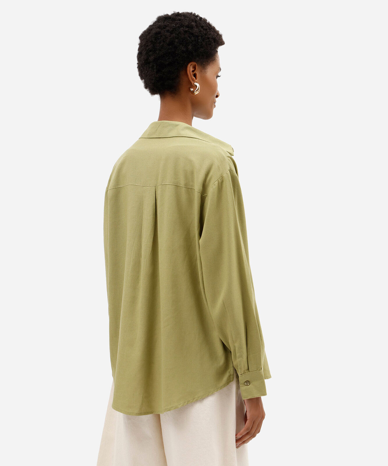 camisa oversized com linho manga longa verde