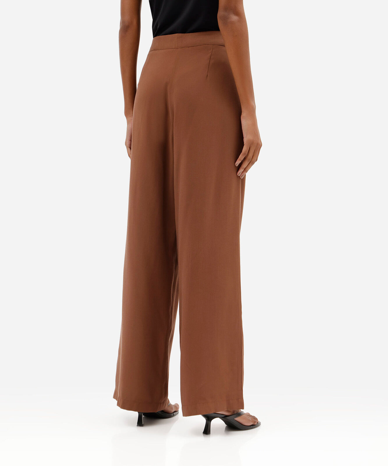 calça reta feminina com pregas cintura alta marrom