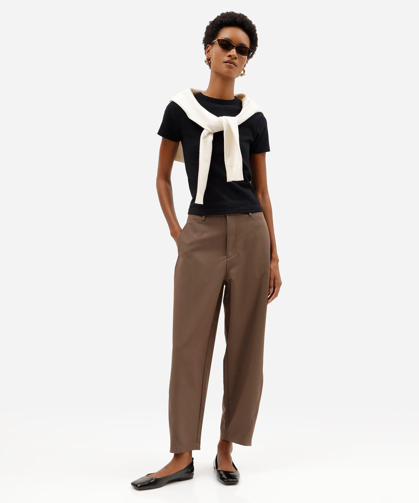 blusa básica feminina baby look de manga curta em malha ribana preta