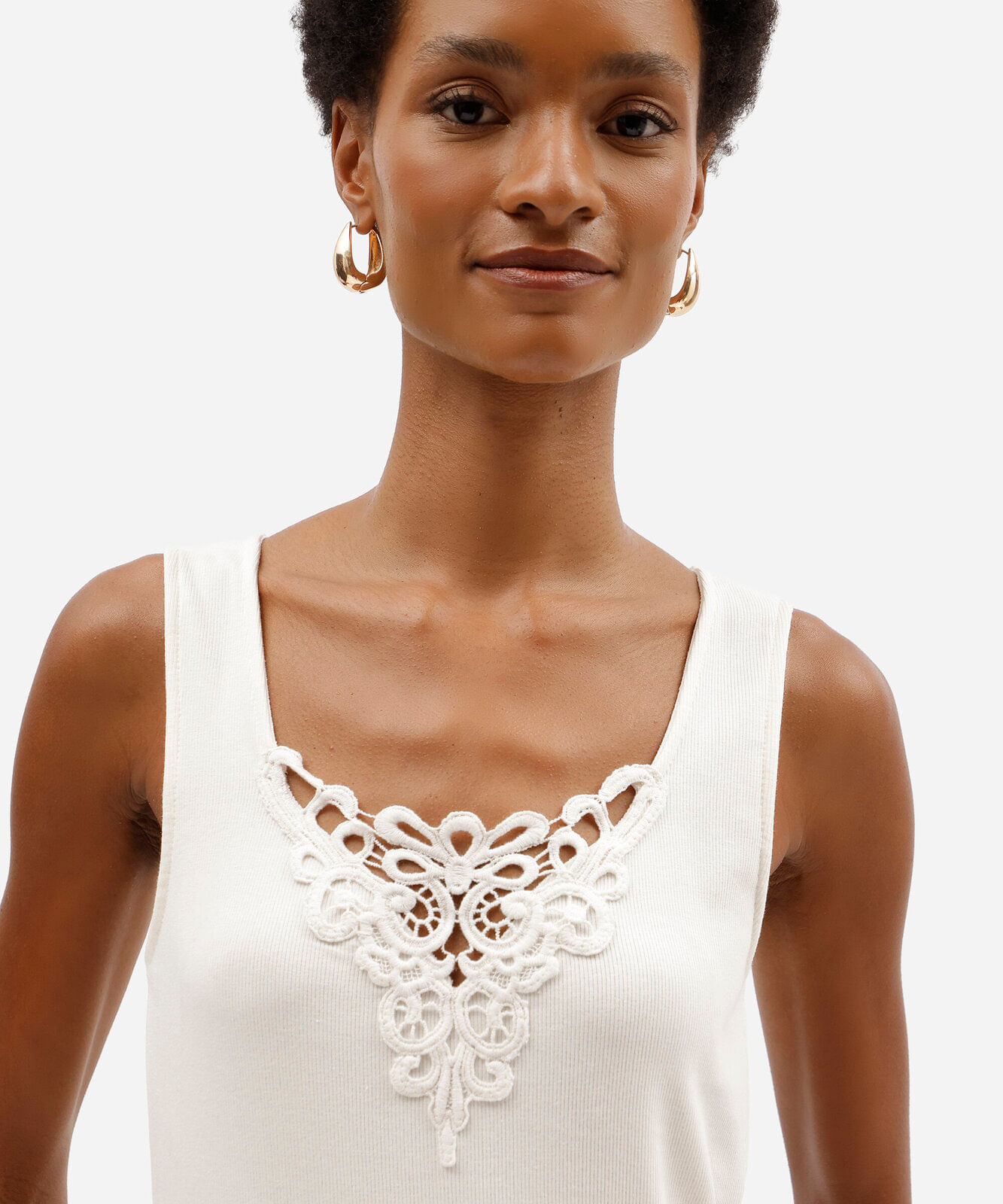 regata feminina de algodão com renda decote v off white
