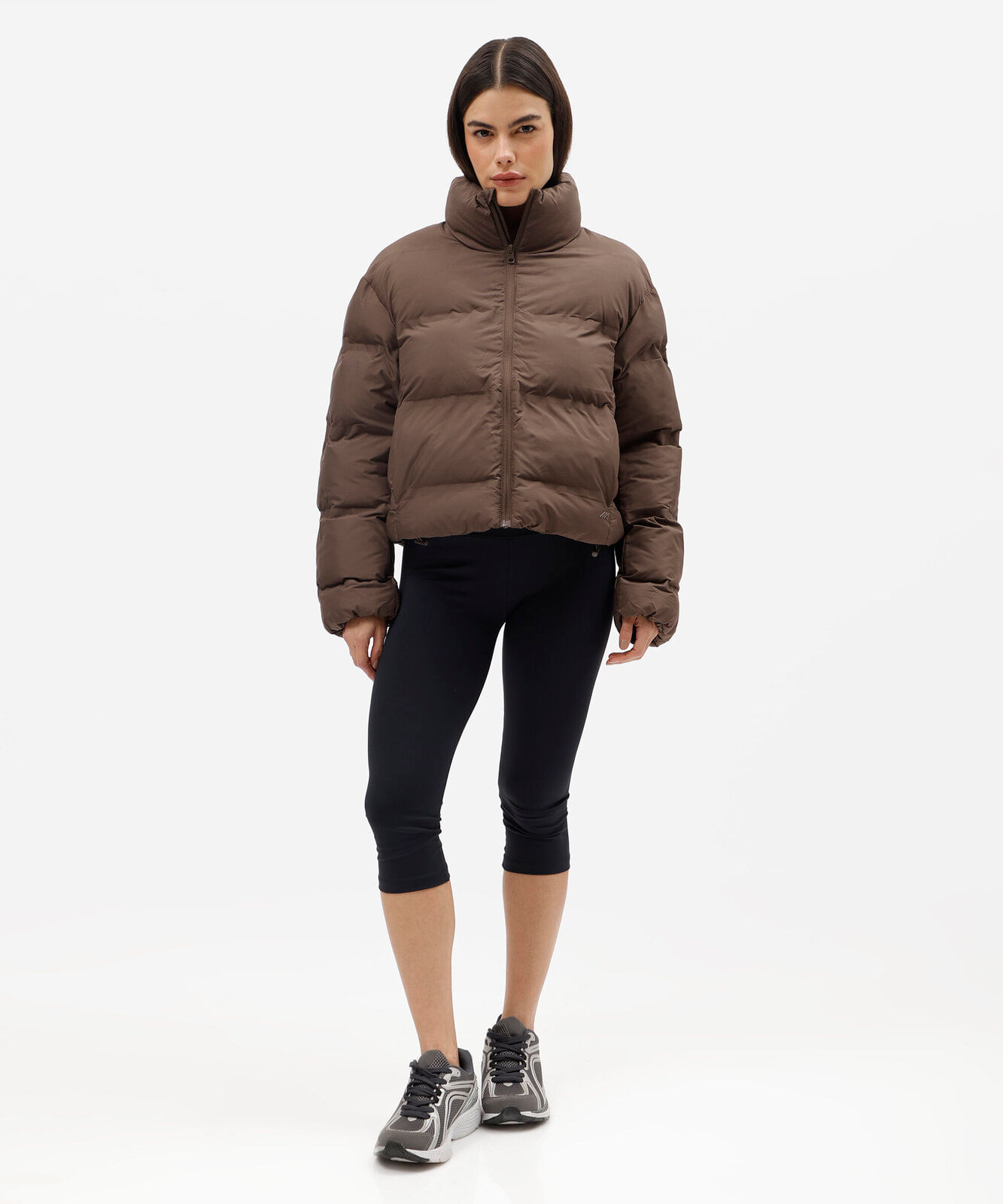 jaqueta puffer feminina esportiva gola alta marrom