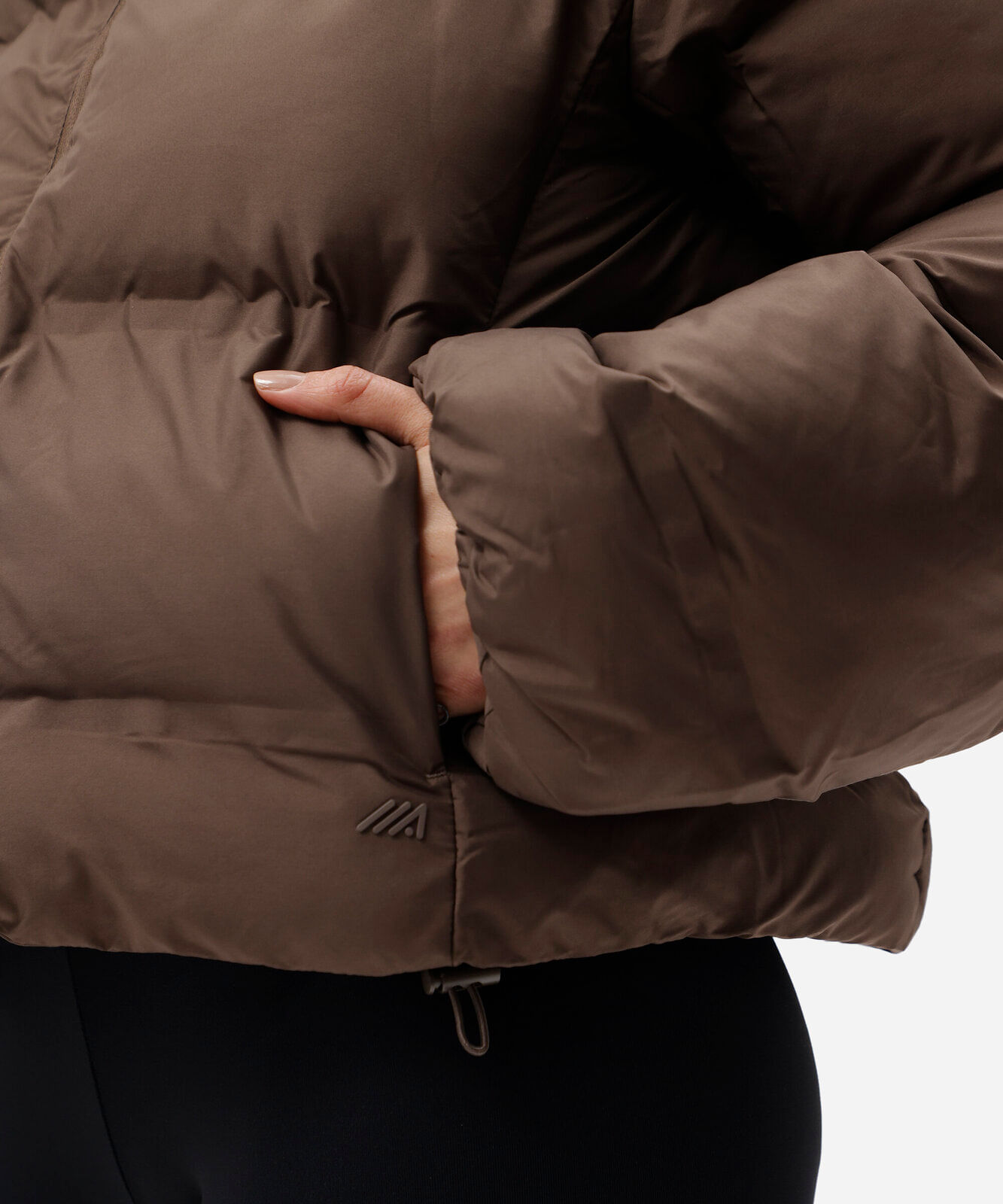 jaqueta puffer feminina esportiva gola alta marrom