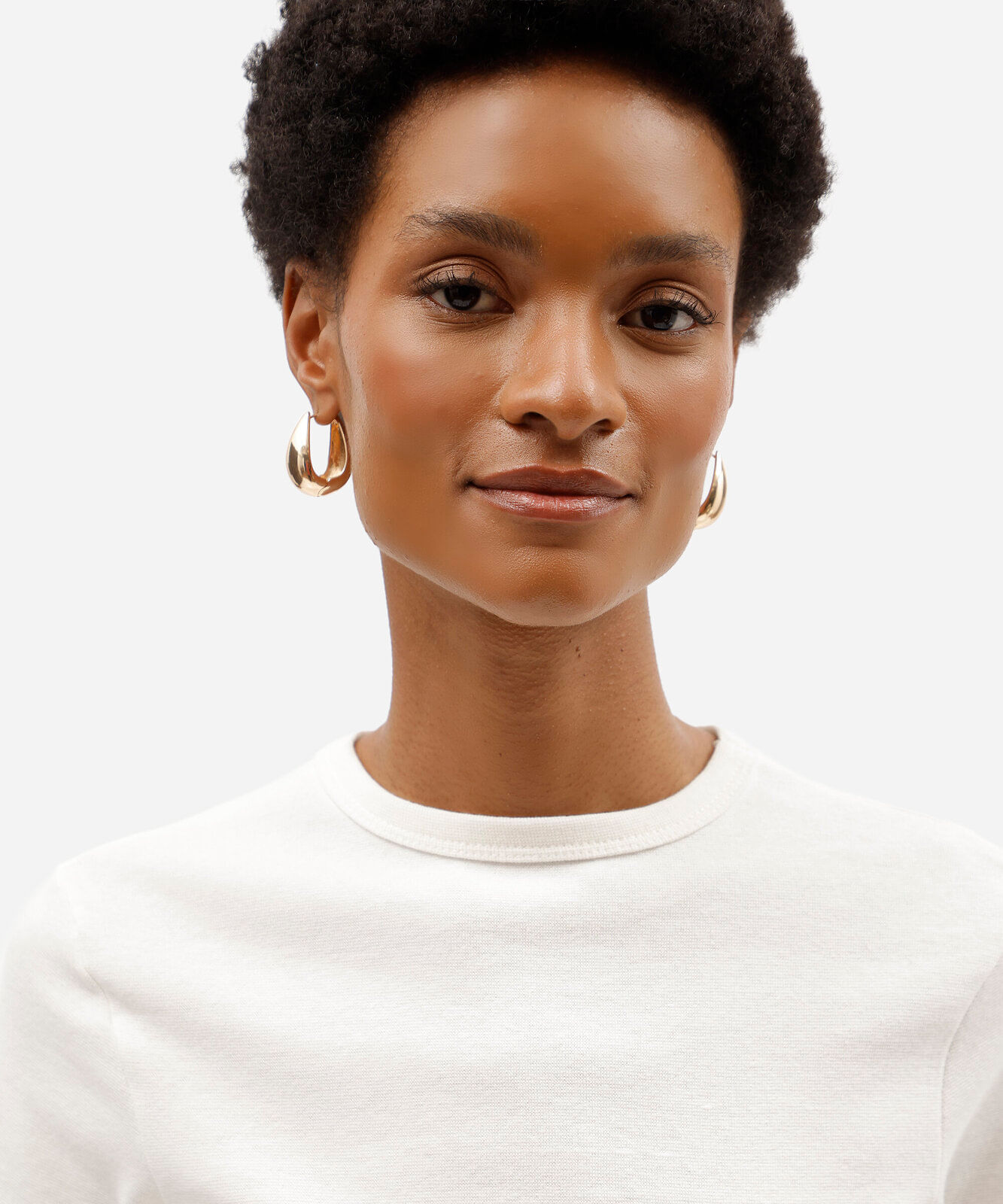 blusa básica feminina baby look de manga curta em malha ribana off white