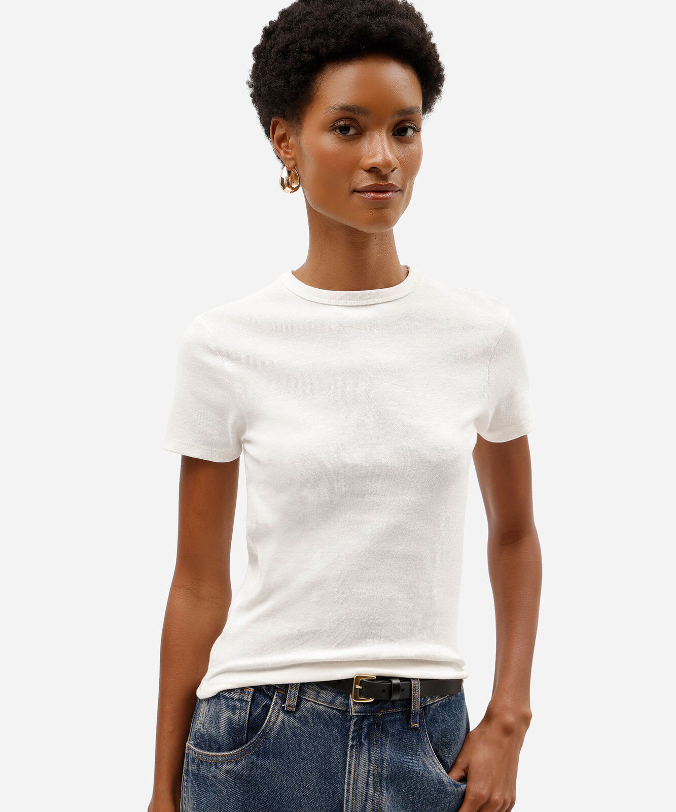 blusa básica feminina baby look de manga curta em malha ribana off white