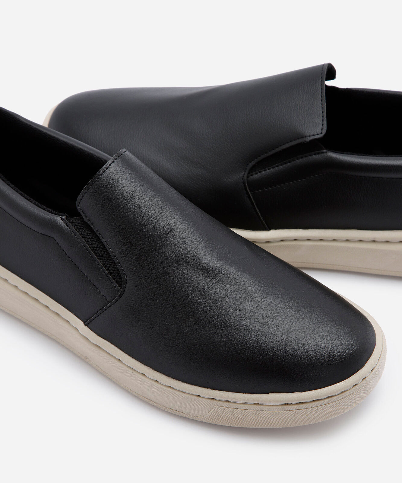 tênis casual slip on preto