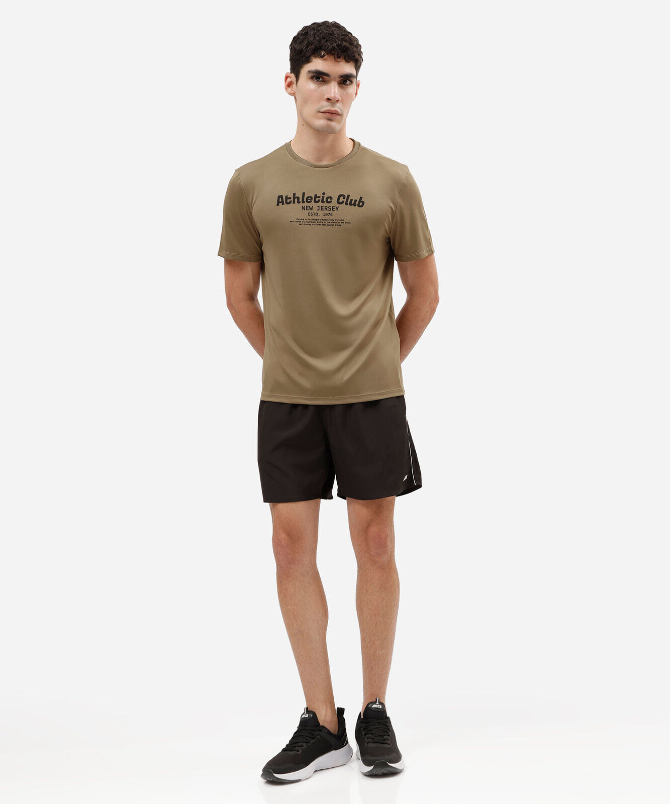 camiseta esportiva masculina manga curta estampada bege
