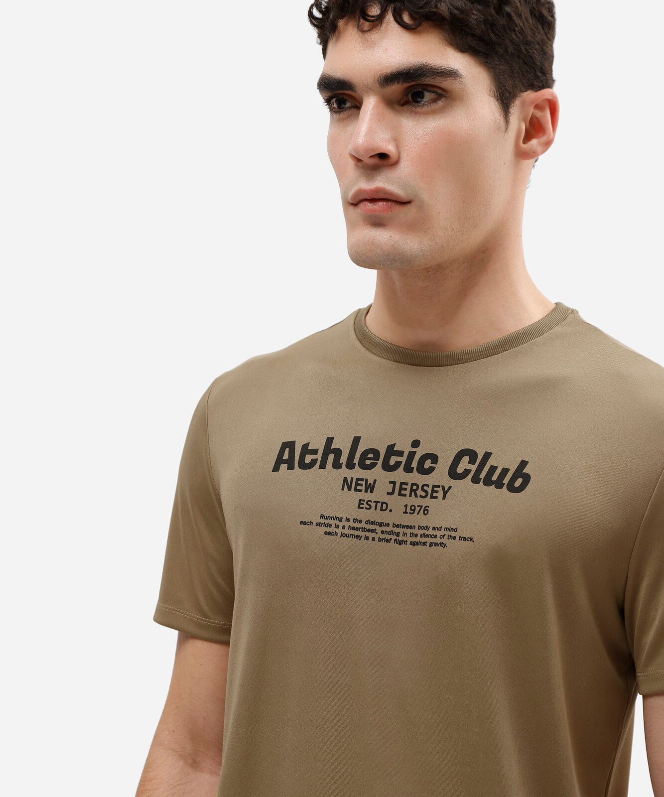 camiseta esportiva masculina manga curta estampada bege