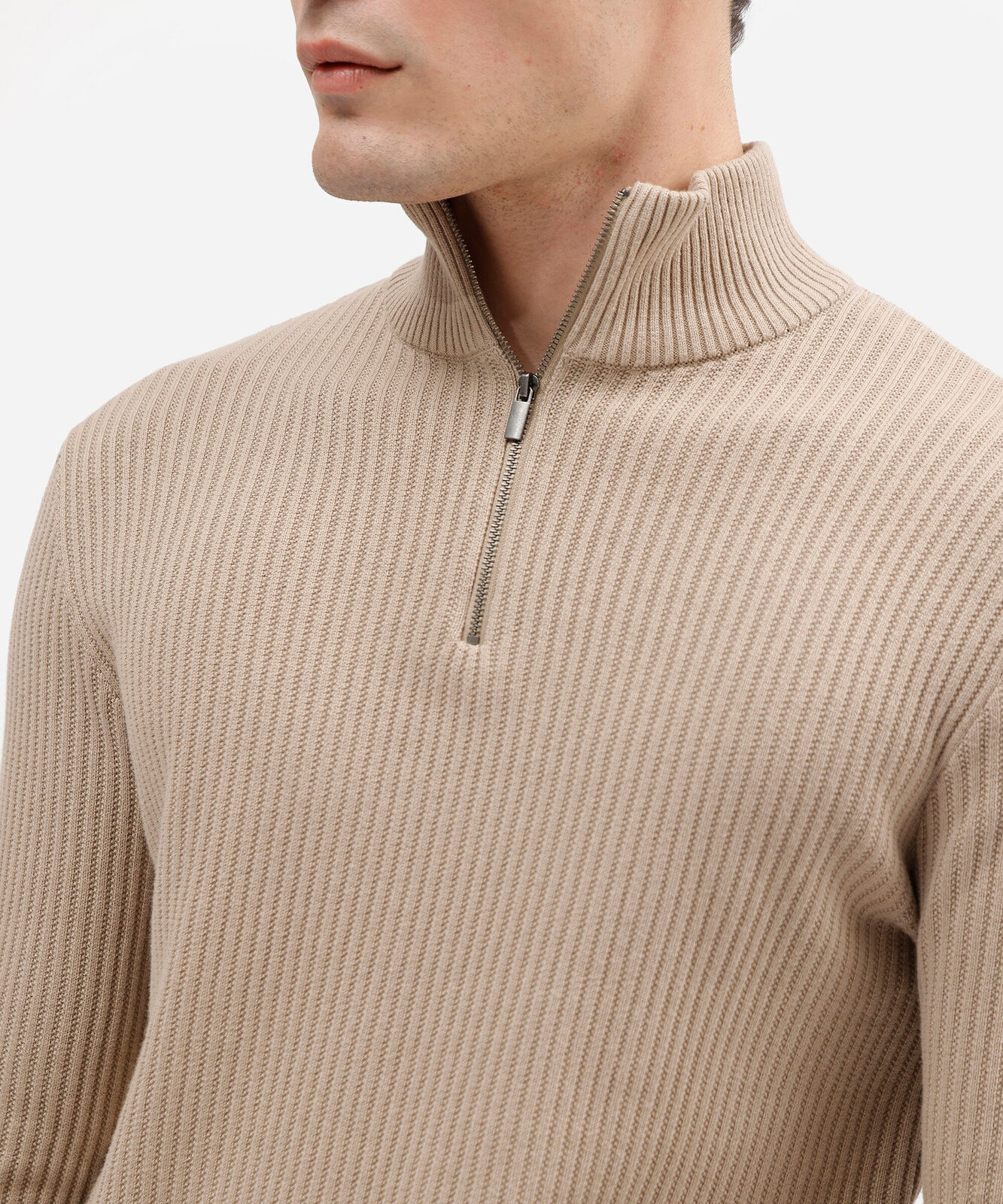 suéter masculino de tricot gola alta com zíper canelado bege