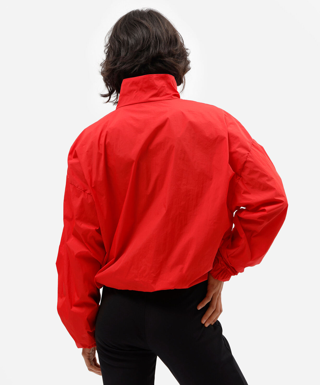 jaqueta feminina de poliamida com recorte funnel neck vermelha