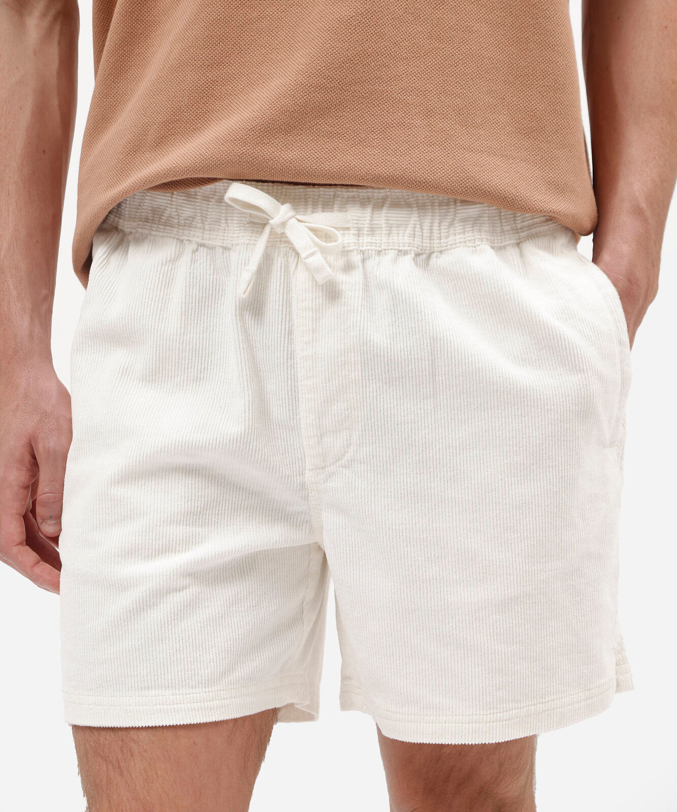 short de veludo cotelê com bolsos off white