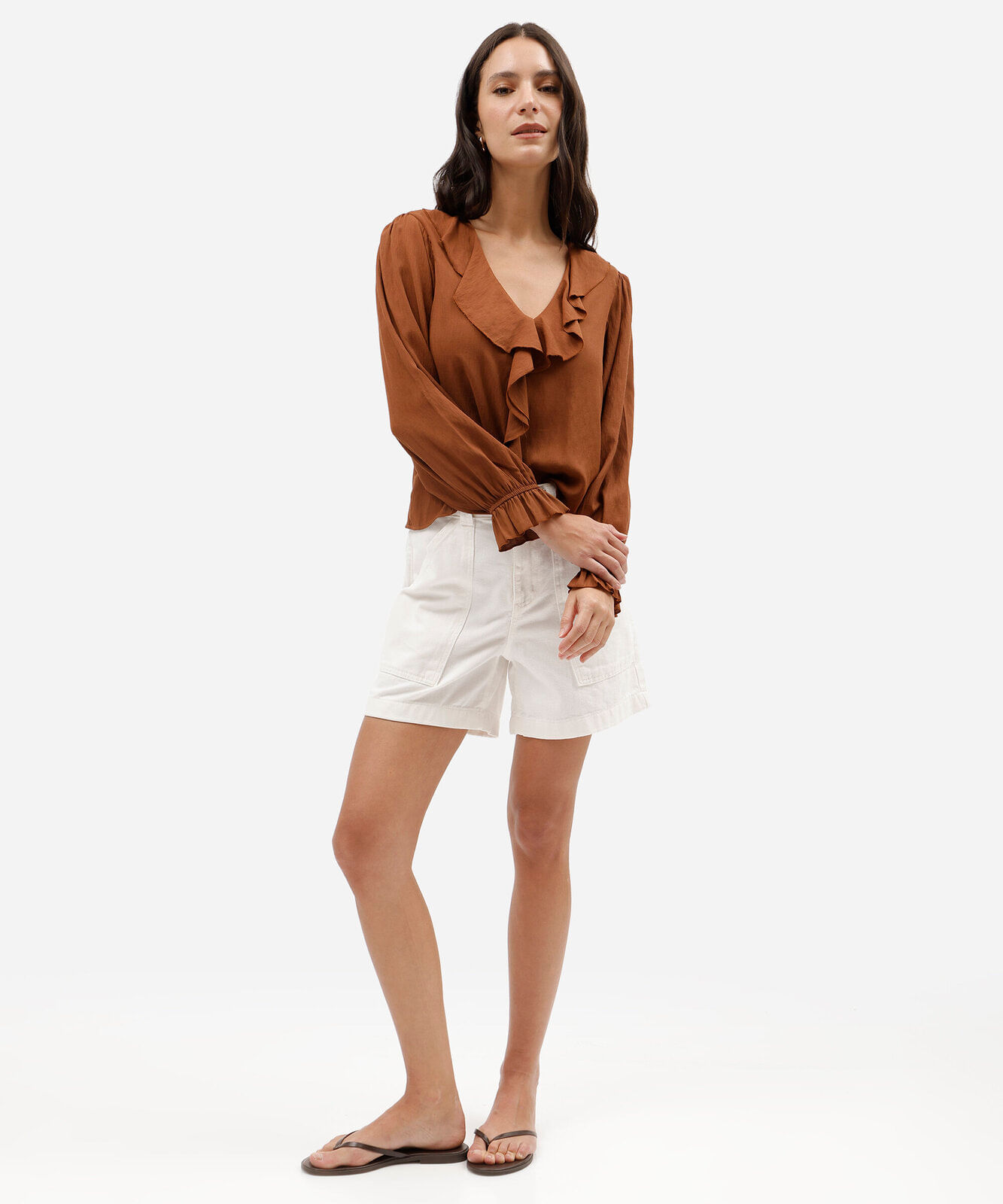 bata feminina de chiffon com babados e manga longa marrom