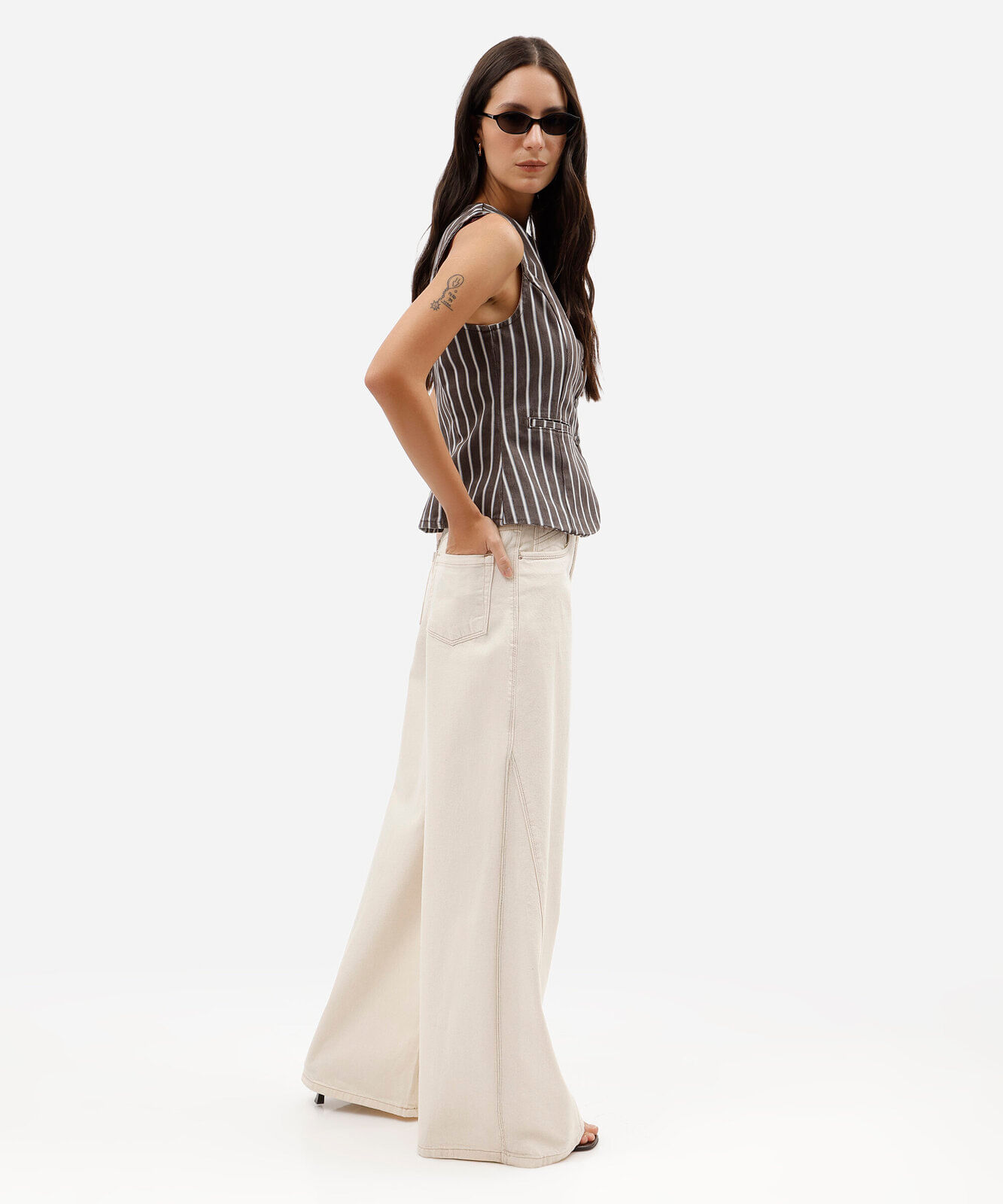 calça super wide leg feminina de sarja com recorte bege