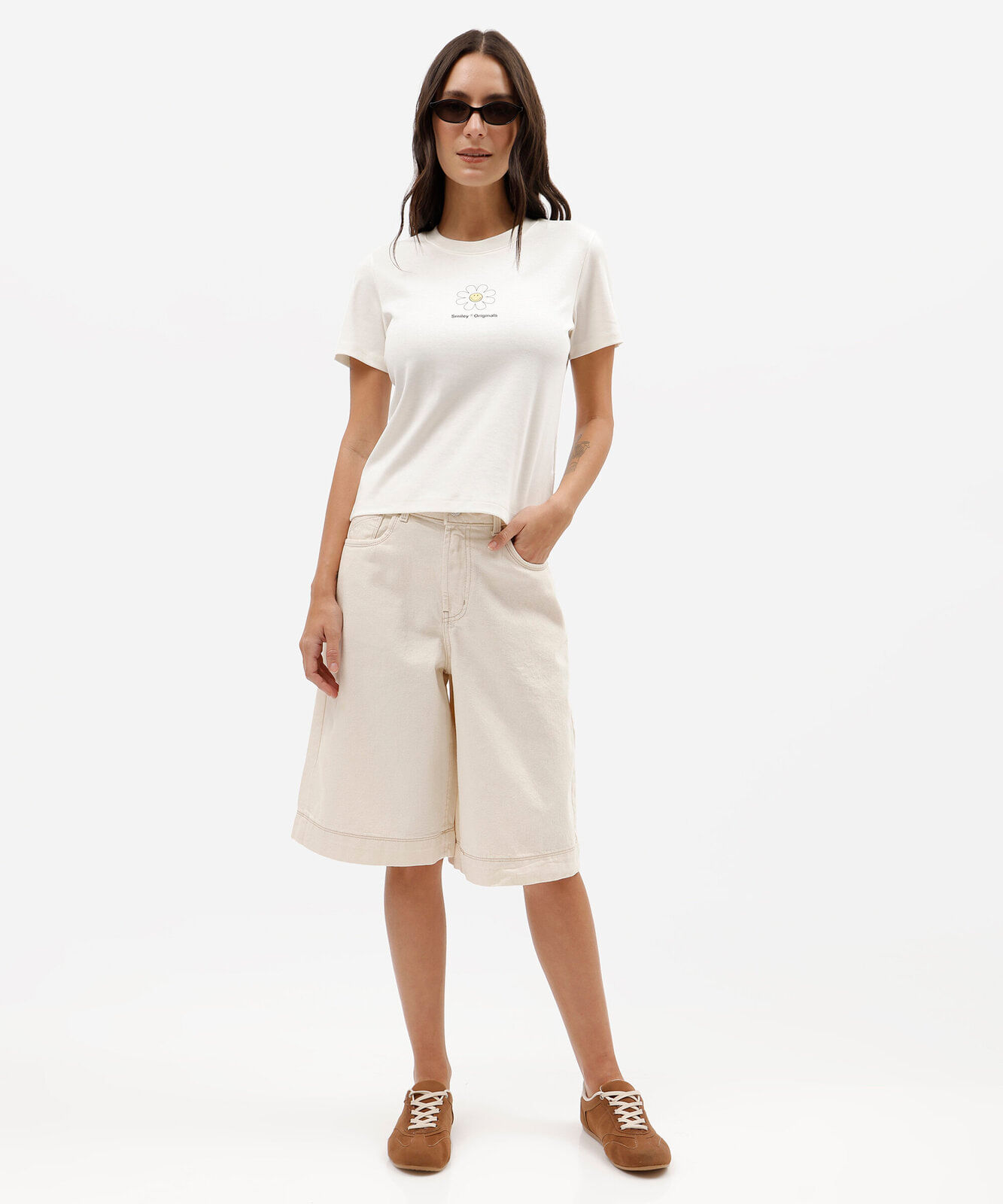 camiseta feminina slim de algodão interlock com estampa smiley off white