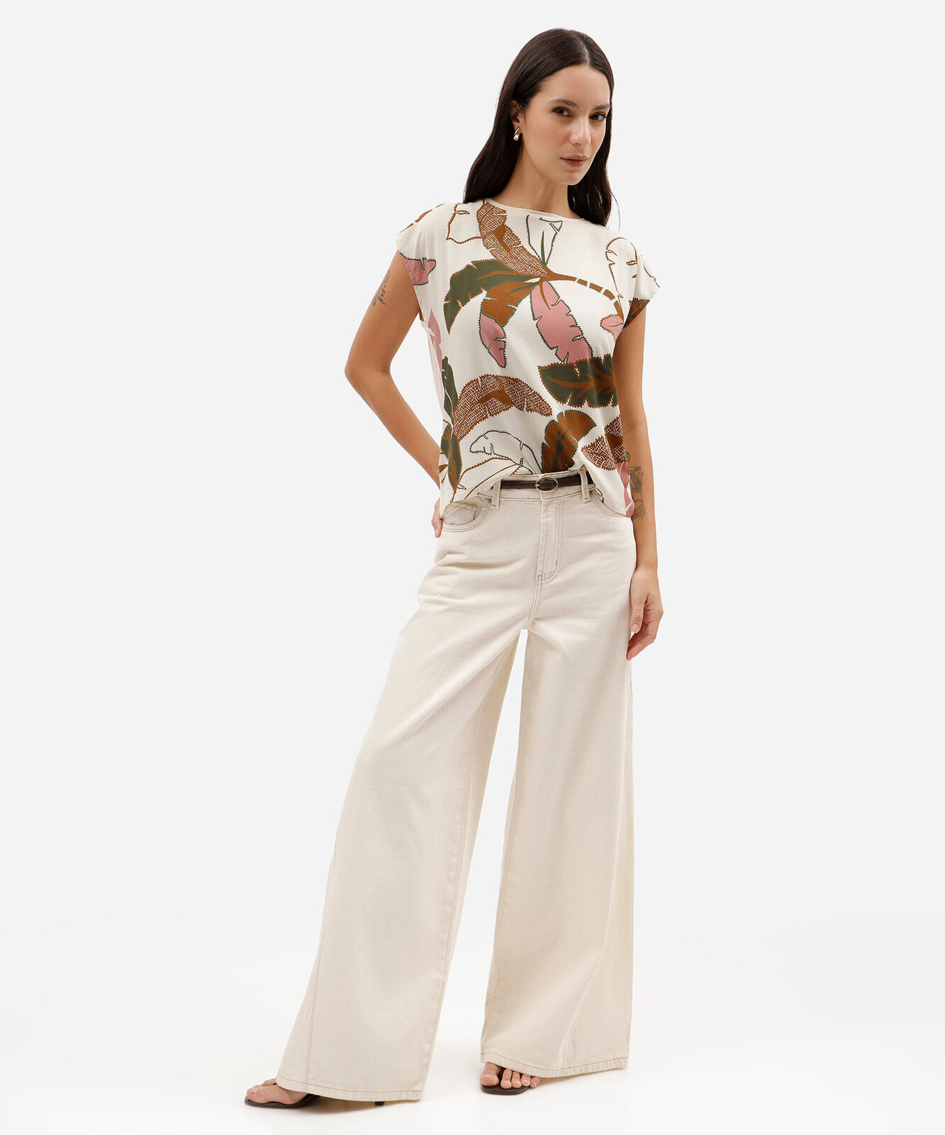 blusa feminina de viscose folhagens bege
