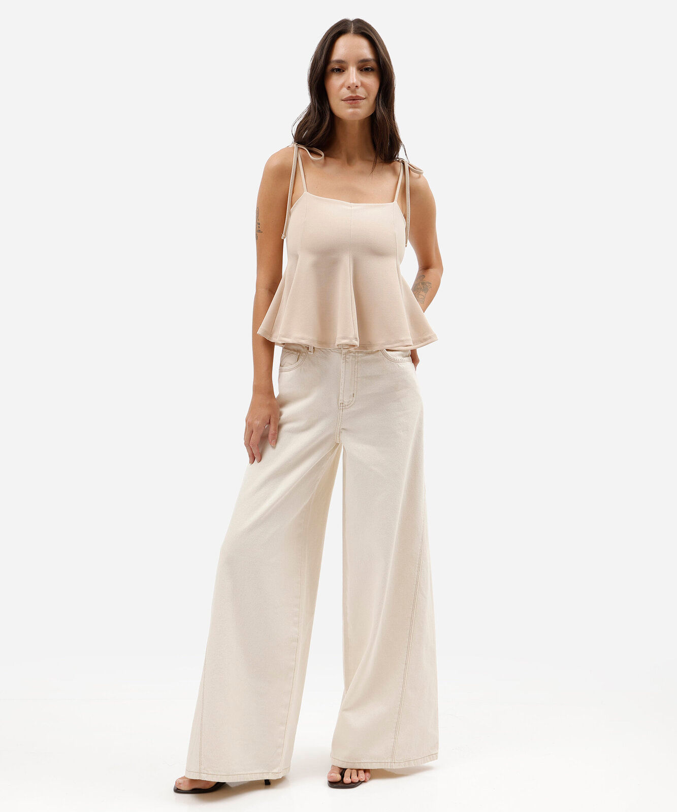 regata peplum feminina com recortes e amarração bege