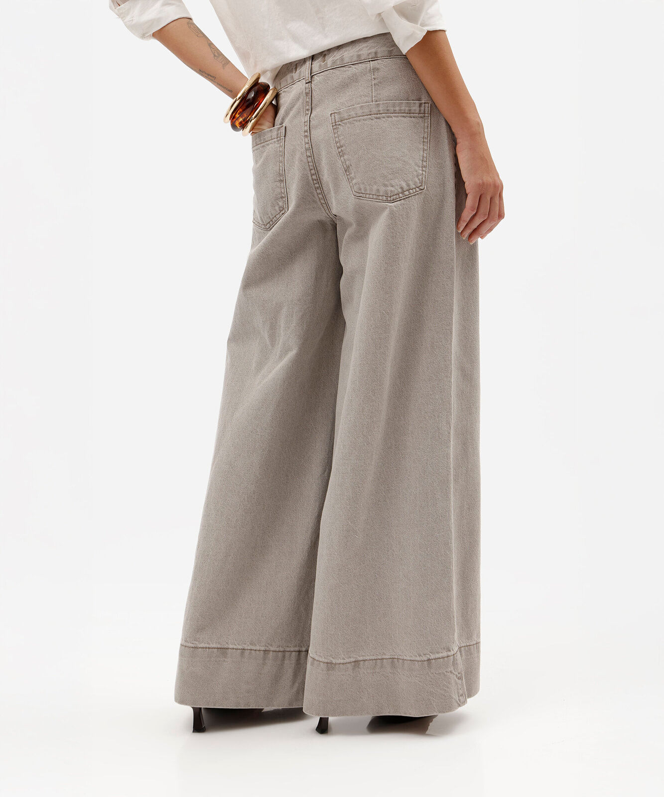 calça super wide leg feminina de sarja com recorte cintura alta cinza