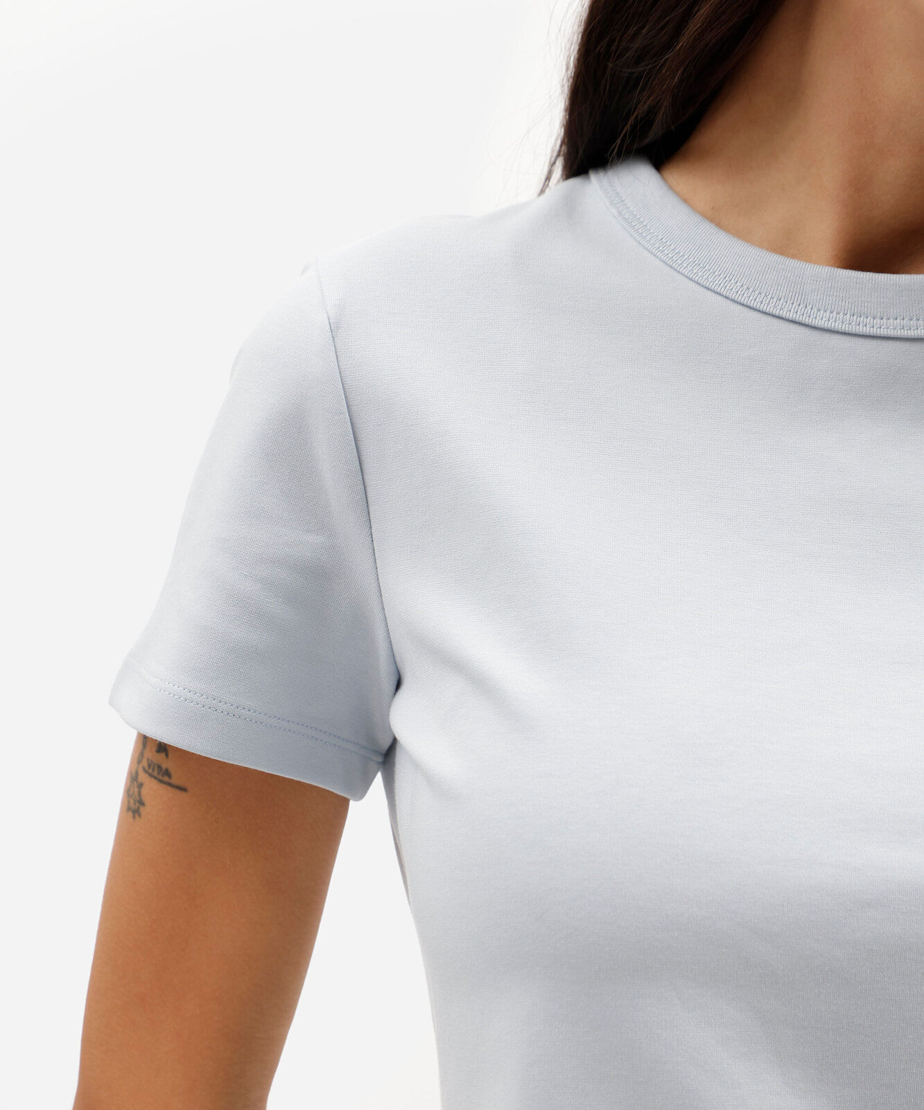 camiseta feminina de manga curta em malha ponto roma azul