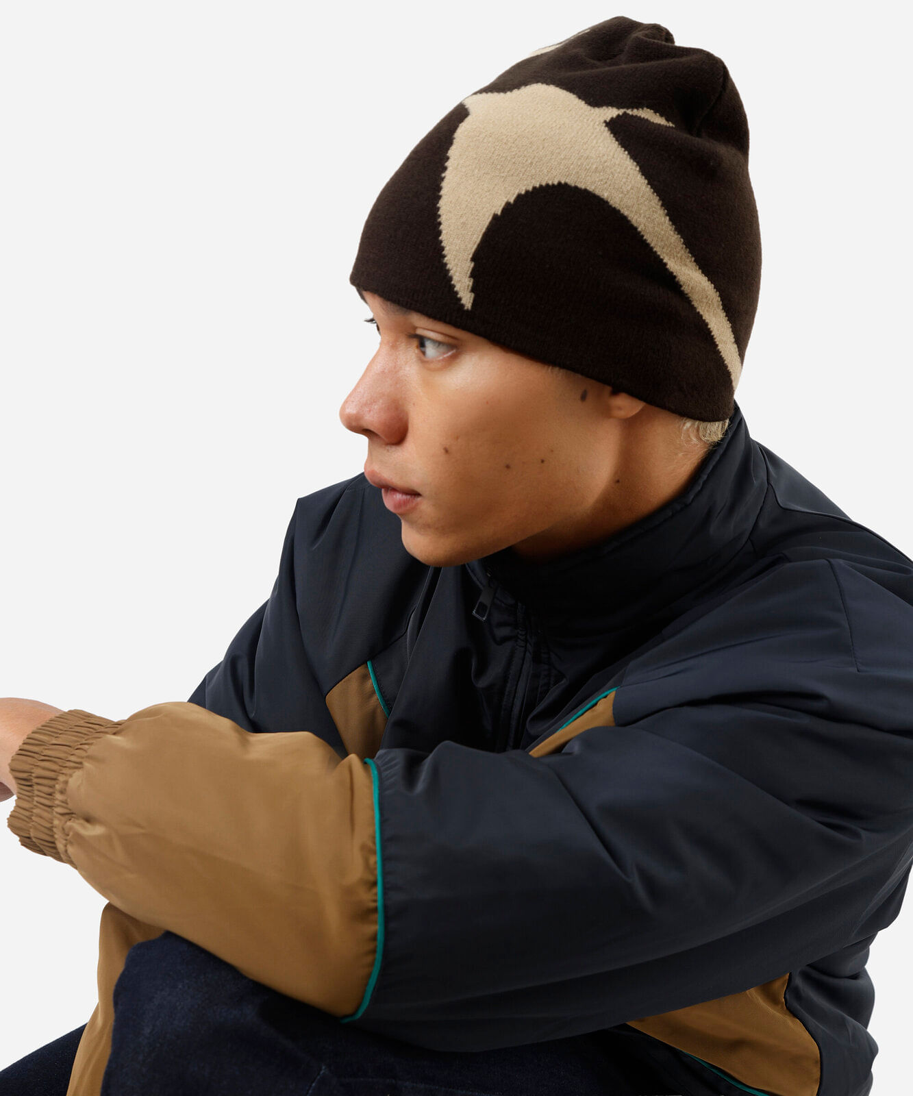 gorro de tricot abstrato marrom