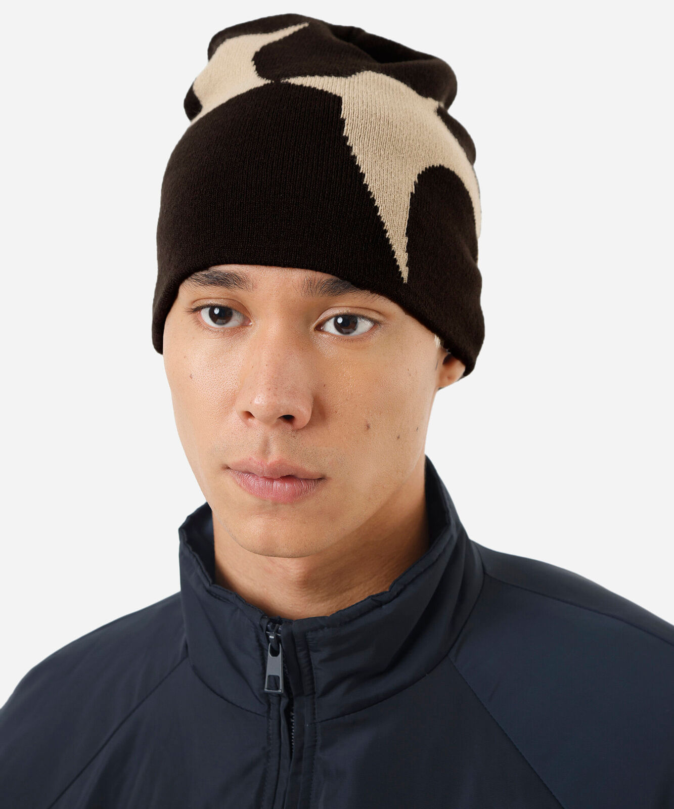 gorro de tricot abstrato marrom
