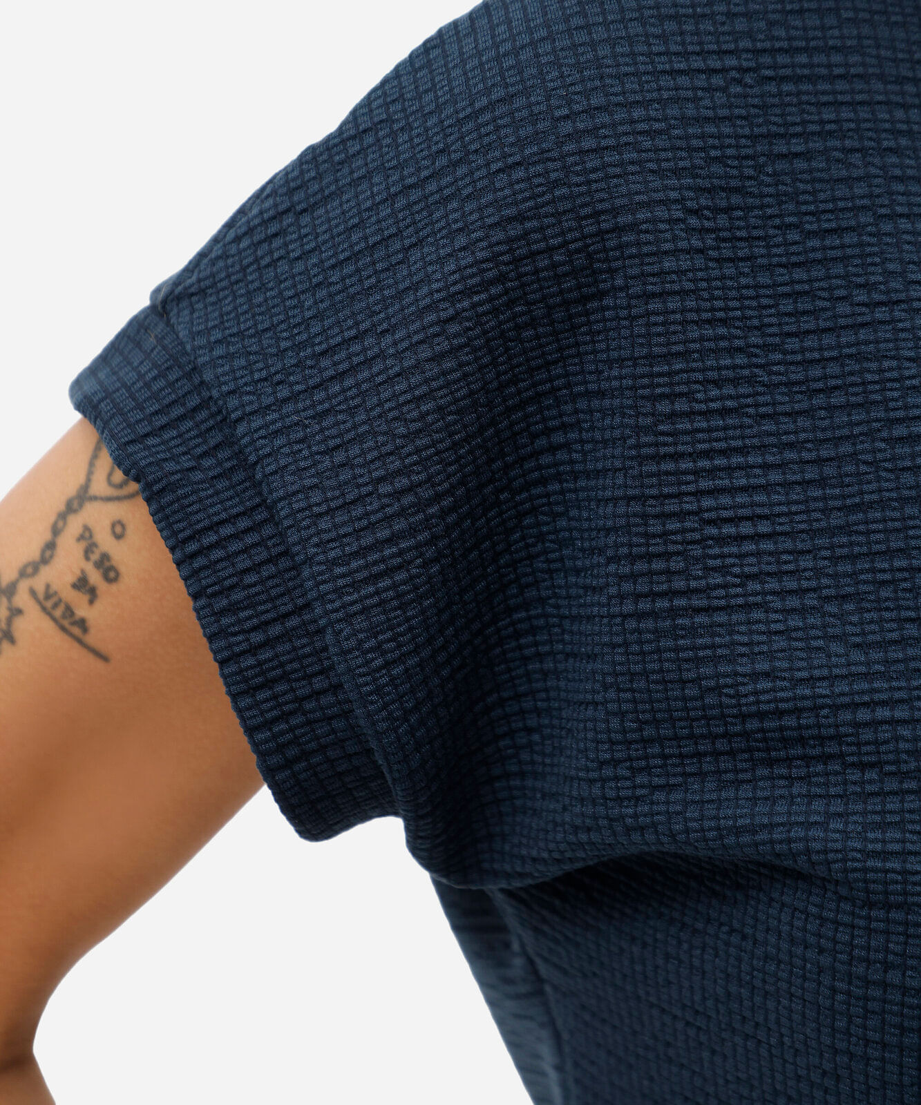 blusa feminina texturizada manga curta azul