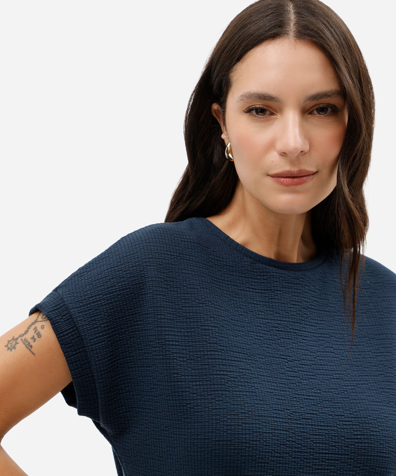 blusa feminina texturizada manga curta azul