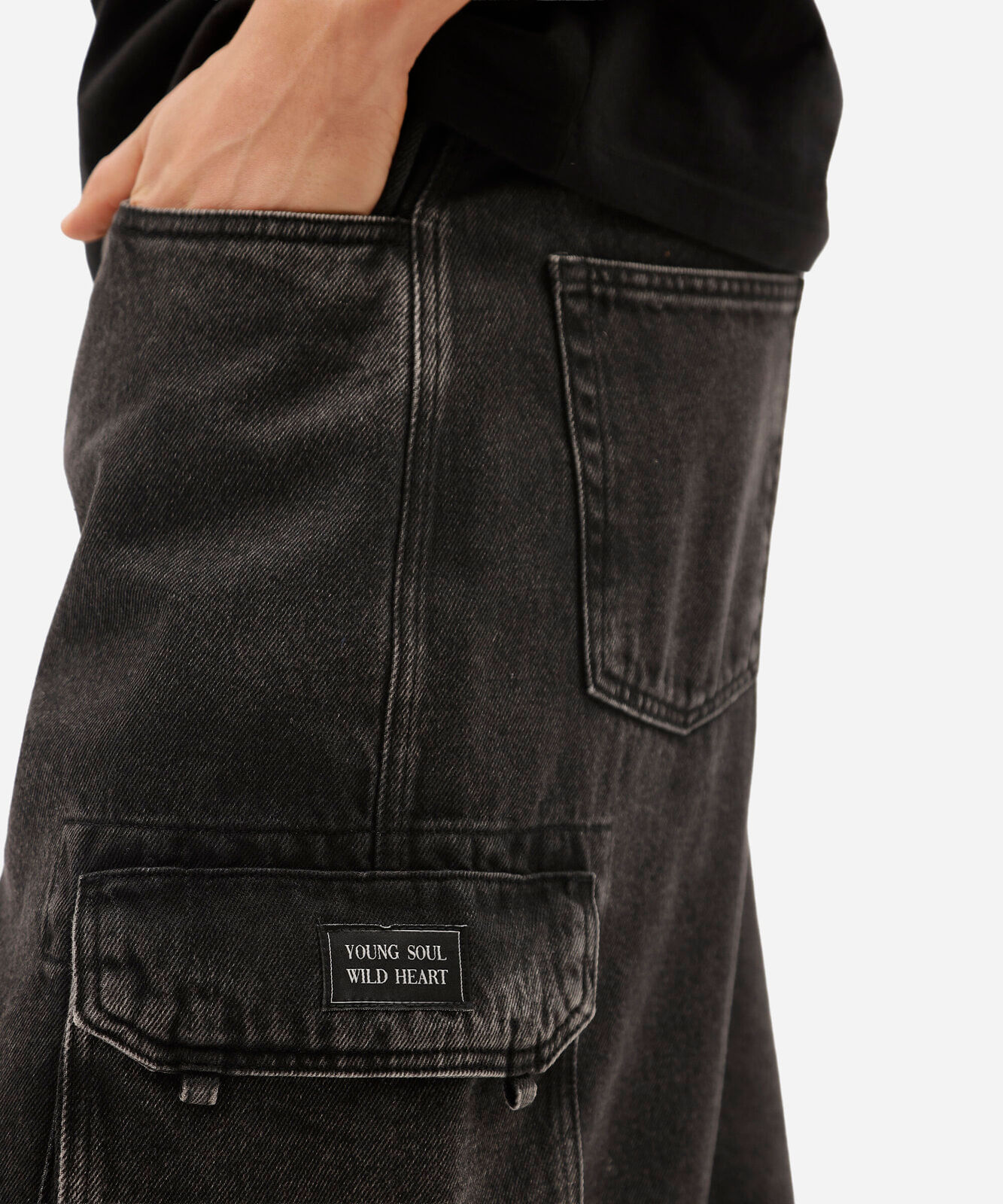 bermuda jeans cargo fit preta