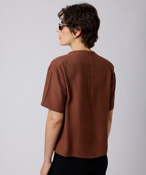 blusa feminina com pregas manga curta mindset marrom