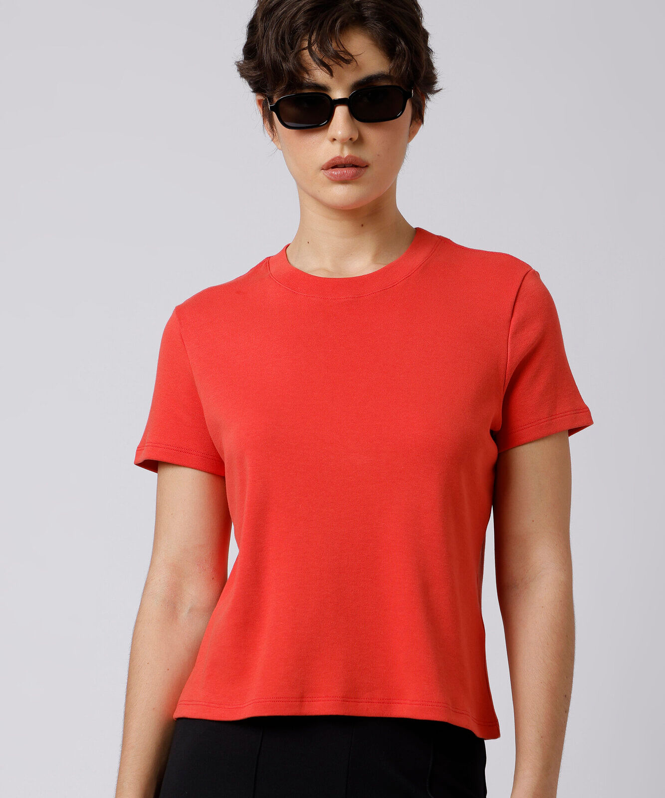 camiseta slim fit feminina de algodão peruano manga curta mindset vermelha