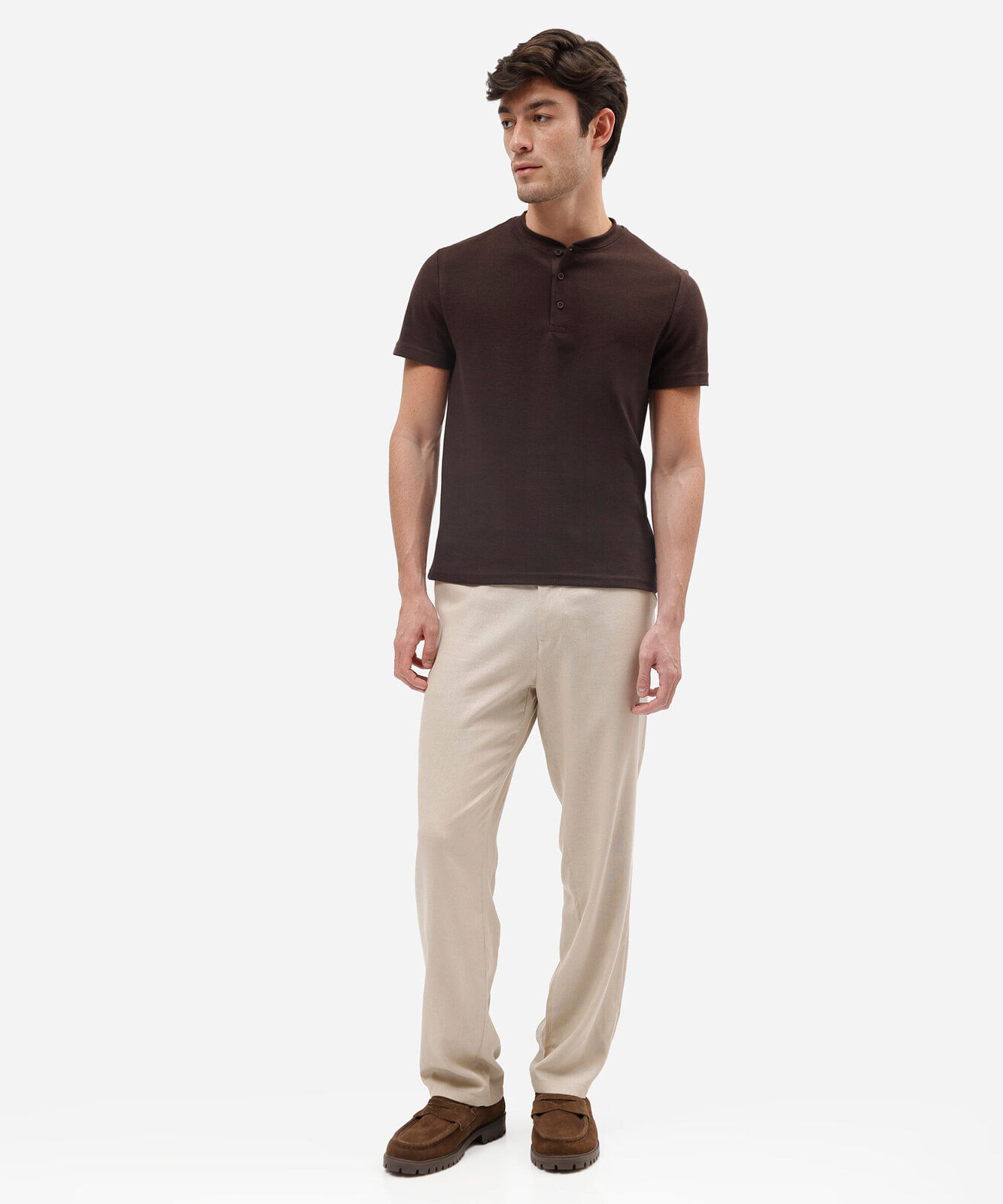 camiseta henley masculina slim em malha favo marrom