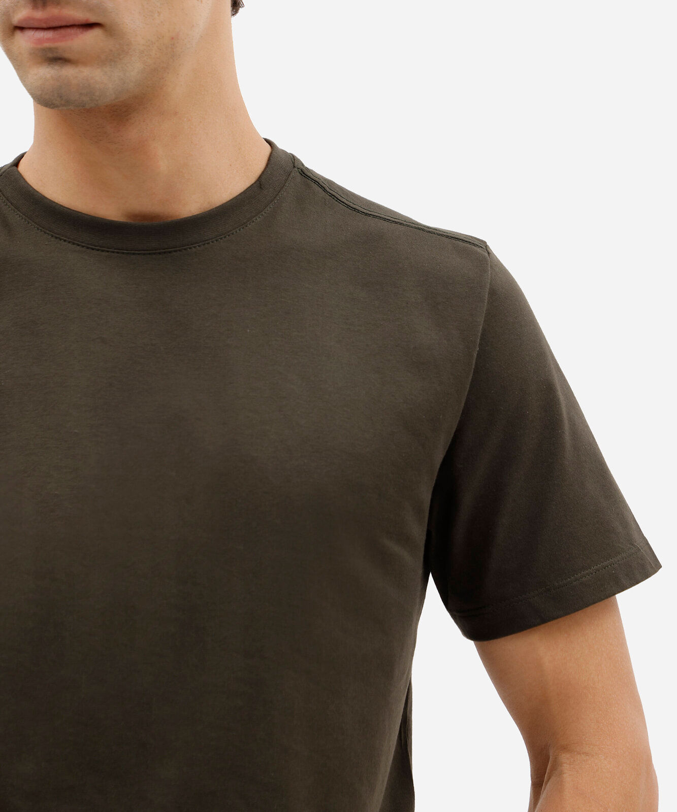 camiseta masculina básica comfort de malha verde