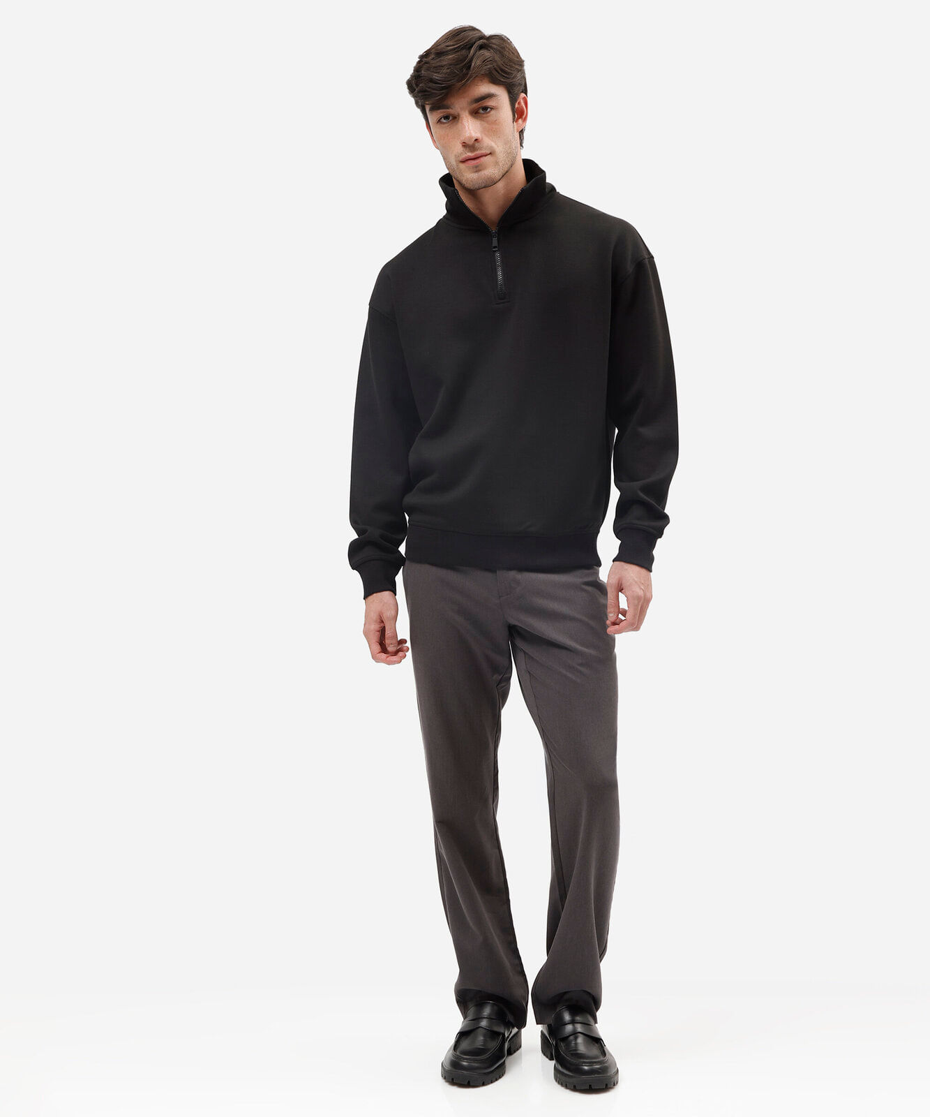 moletom masculino relaxed com gola esporte e zíper frontal preto